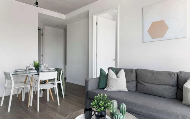 Pet-friendly Stylish 2BR Apt, Panoramic City Views – Guest Rooms – Melbourne