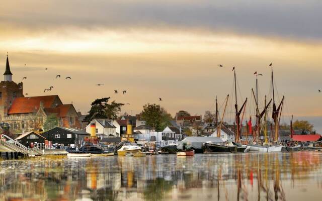 Jolly Sailor- Fish on the Quay