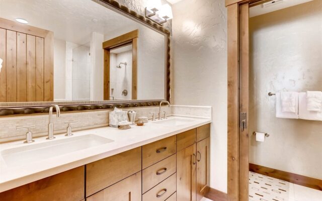 Luxury 3 Bedroom Breckenridge Vacation Rental with Mountain Views Steps from Historic Main Street