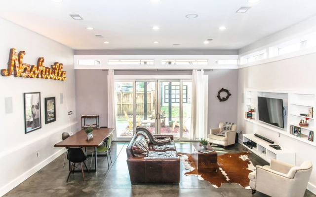 Nashville Sophistication Large Stylish Home + Private Studio!