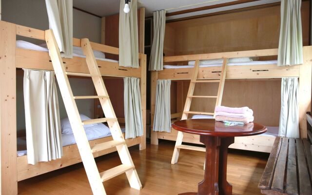 Yuzan Guesthouse - Hostel