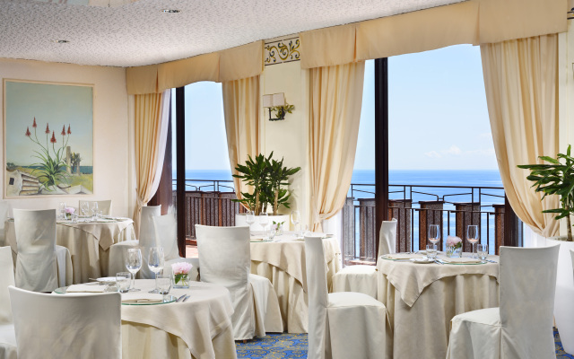 UNAHOTELS Capotaormina