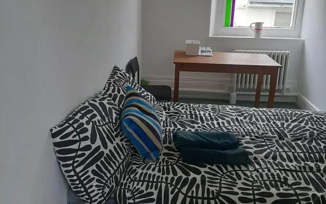 Newport 1-Bed Apt, Sleeps 2 near Train Station