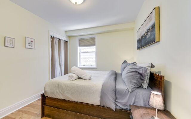 Newly Decorated 2BR Yorkville Home