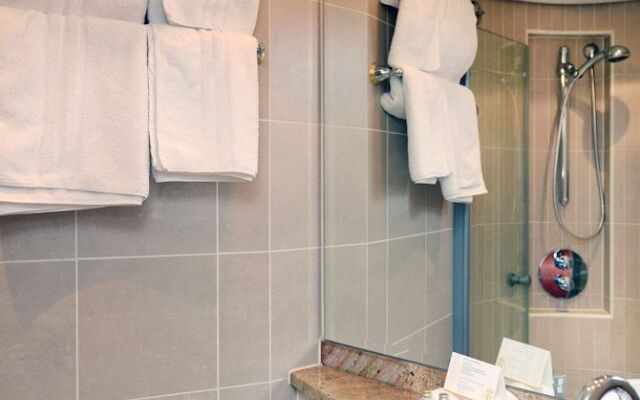 Crossgates Hotelship 3 Star - Medienhafen - Düsseldorf