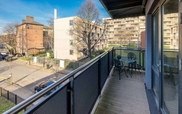 Modern 2 bed apt W/balcony 10 Mins to King's Cross