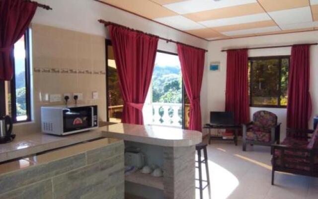 Les Elles Guesthouse Self Catering