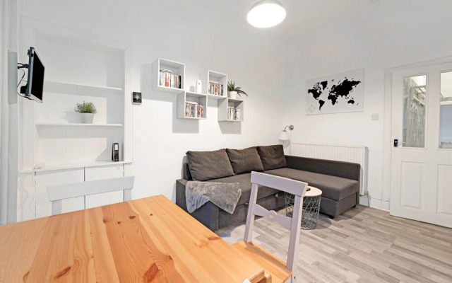 Central and Modern with a Garden