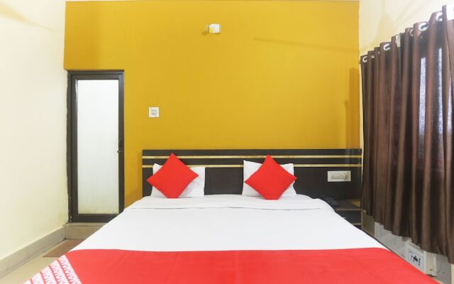 OYO 48884 Hotel Trishakti