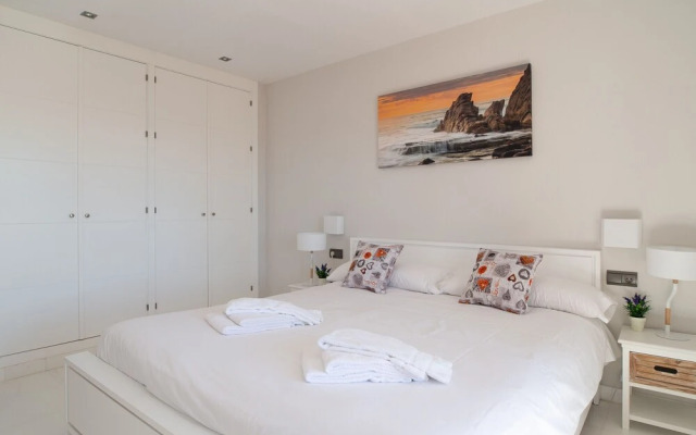 2193-Moderno apto con terraza vista al mar