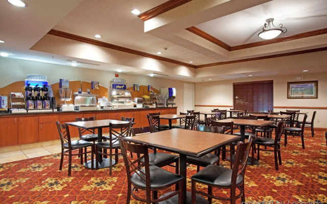 Holiday Inn Express Hotel & Suites Longmont by IHG