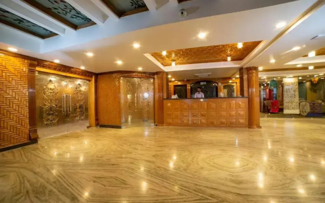 Opera Inn by OYO Rooms