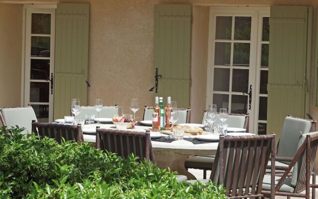 Enticing Villa With Private Swimming Pool in Oppede