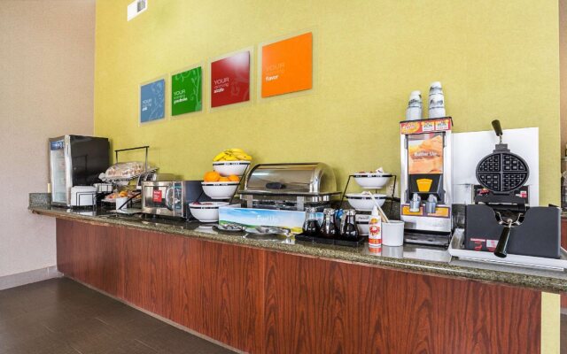 Super 8 by Wyndham Alexandria LA