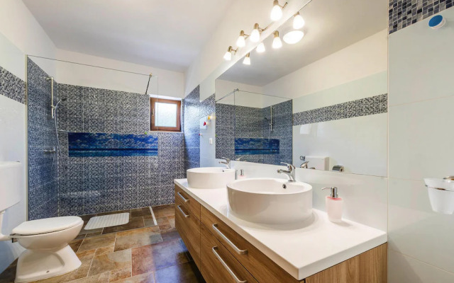 Holiday Villa in Rovanjska with pool, near Zadar