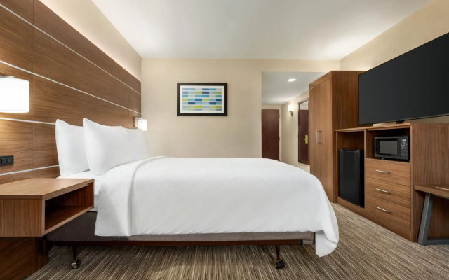 Holiday Inn Express & Suites Philadelphia - Mt. Laurel by IHG