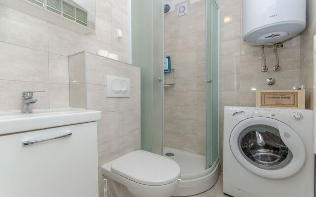 Spacious apartment Neven near center, with two AC units