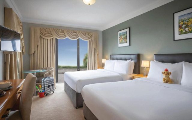 Shoreline Hotel