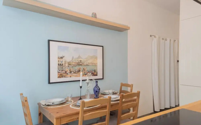 Old Court Hideaway by Rent all Como