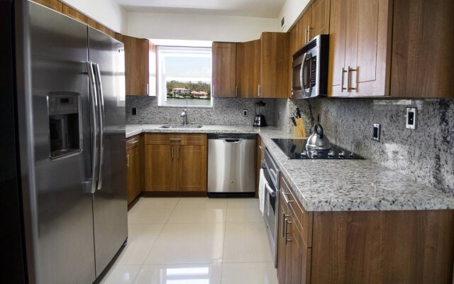 Seacoast Suites on Miami Beach