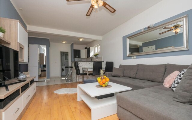 Stunning Apartment in Makarska With Wifi and 1 Bedrooms