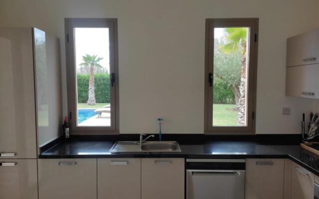 Villa isolée 4 façades avec piscine