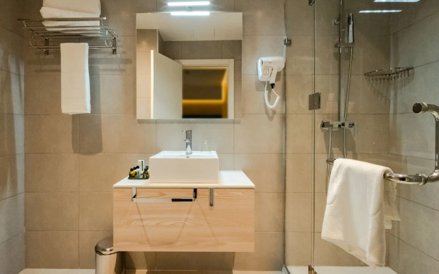 Ad Hotel Pont D'Hydra