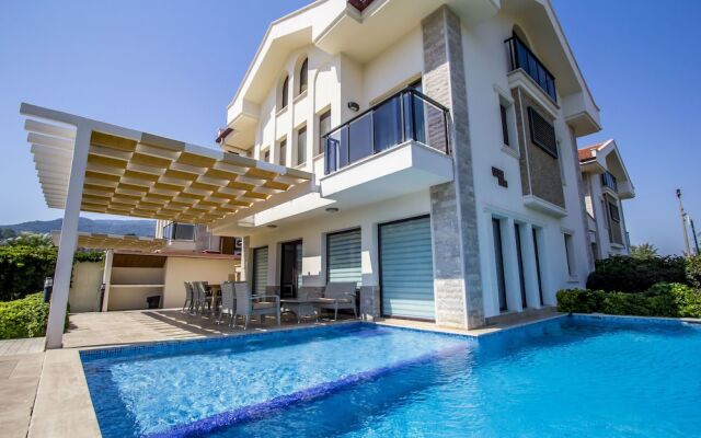 Villa East by Tatilpremium