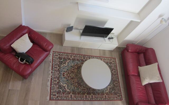 Garibaldi Luxury Home - Royal Solution