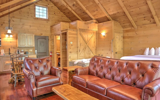 Pine Cove Lodging