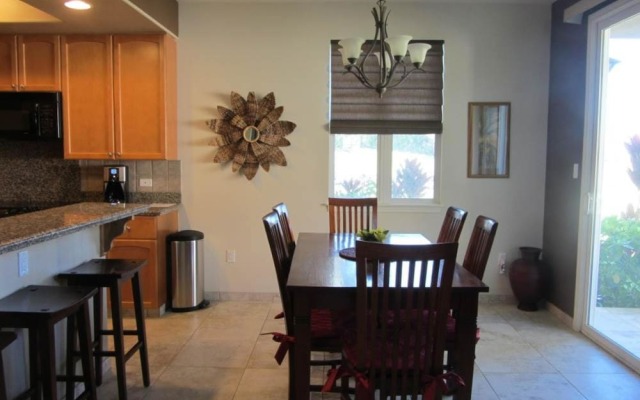 Colony Villa Paradise Among the Palm Trees