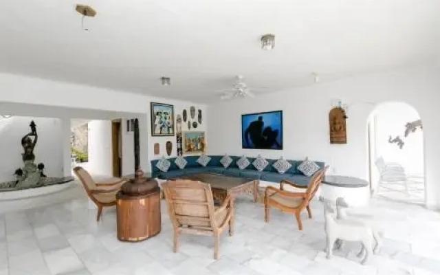 7BR EXCLUSIVA casa en Las Brisas con ALBERCA