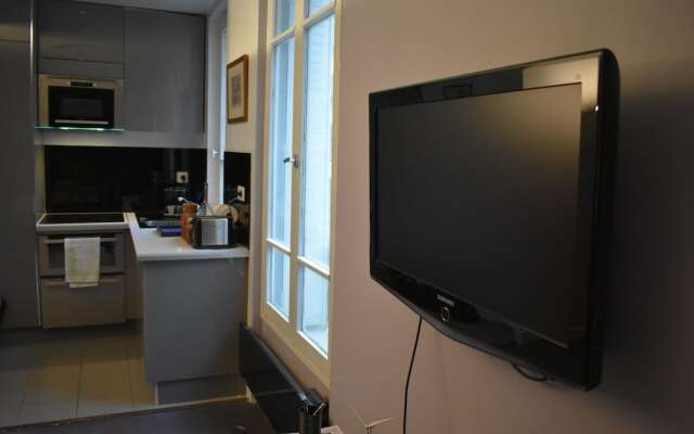 Spacious 1 Bedroom Apartment in Paris 15th