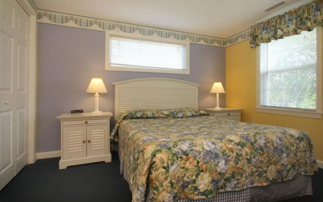 Colonial Acres Resort