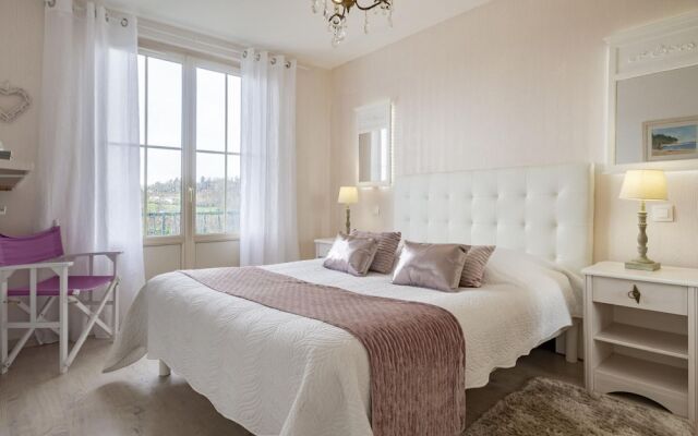 Enticing Holiday Home in Tulle with Garden