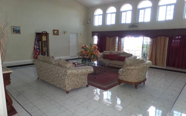 The Royal Kensington Villa