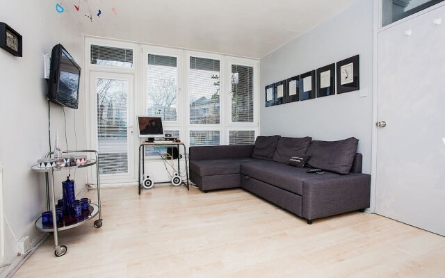 Stylish Flat 4 Min Walk From London Bridge Station