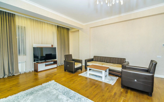 VIP Apartment in Buta palace 703