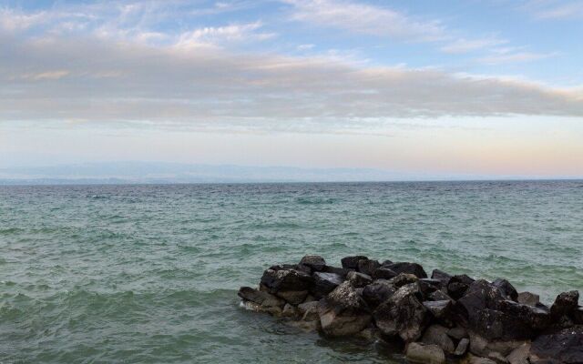La Riviera Victoria