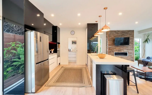 Elegant and Stylish Retreat in Epsom