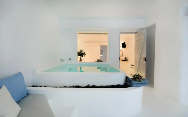 Zefi Hotel & Suites