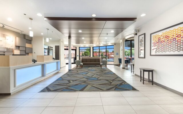 Comfort Inn & Suites Downtown