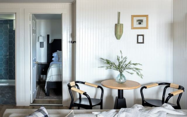 Bluebird Ocean Point Inn