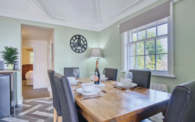 The Gatehouse - 2 Bedroom Apartment - Pendine