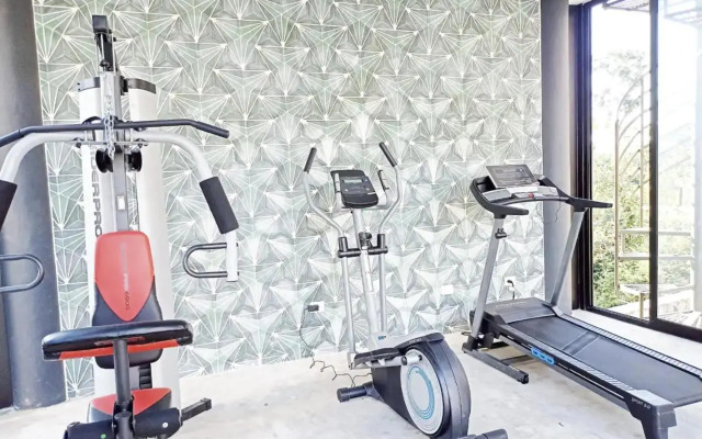 101 Amena Modern 1BR APT w/GYM (10 min to beach)