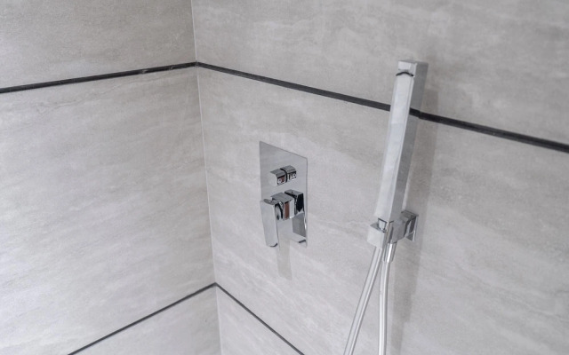 Czechin - Modern Studio JVC