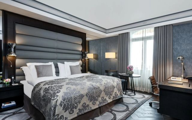 Royal Savoy Hotel & Spa