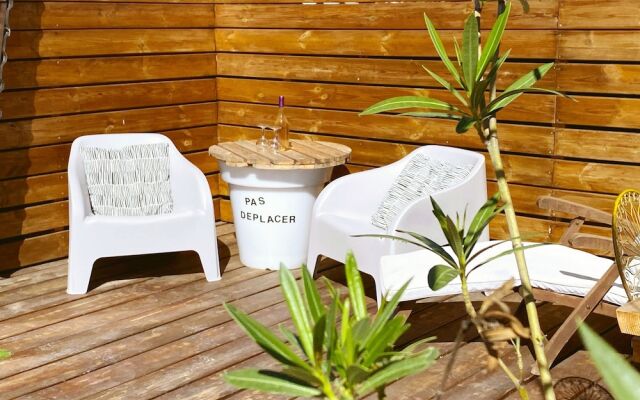 Tipi Lounge and breakfast