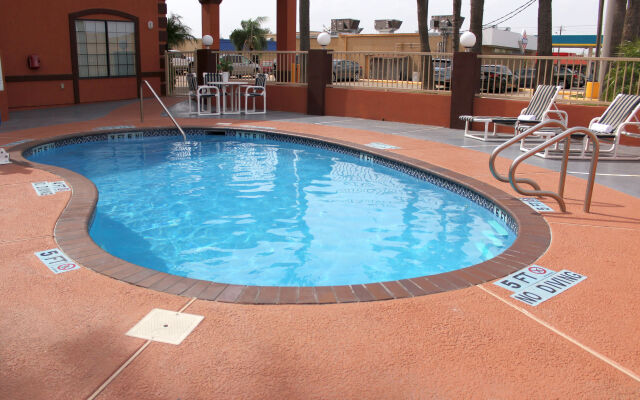 Texas Inn and Suites McAllen at La Plaza Mall and Airport