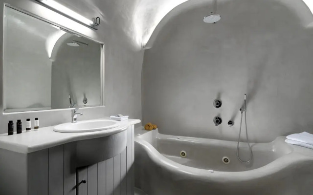 Tholos Resort Hotel